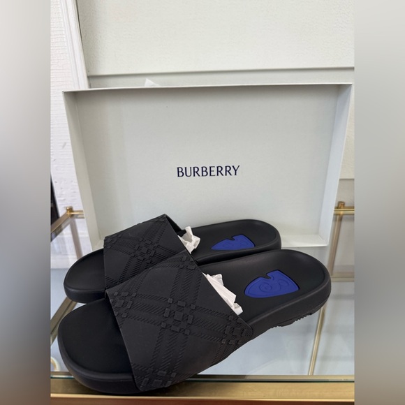 Burberry Men’s Slide Sandals New - Picture 3 of 5